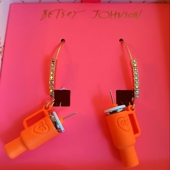 Betsey Johnson earrings - Picture 2 of 6